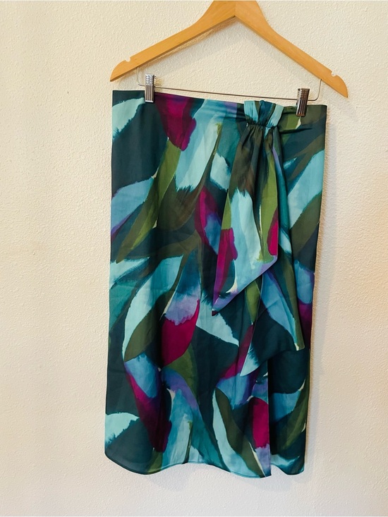 Banana Republic Dresses & Skirts - Banana Republic Multicolored SILKY CREPE SARONG MIDI SKIRT - Size 10